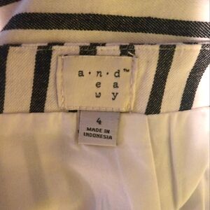 Ruffled pinstriped mini skirt size 9/10 women's. Linen like feel and weight